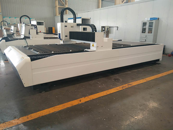 Découpeuse de laser de fibre de 1000W 2000W 3000W 4000W 6Kw pour le plat en métal