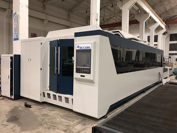 Découpeuse de laser en métal de fibre de commande numérique par ordinateur de 3000mmx1500mm pour l'acier inoxydable, fer, matériel de carbone