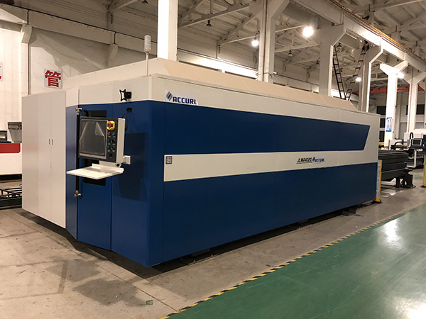 Découpeuse de tuyau et de tôle laser pour fibre de changeur de palette complètement fermée