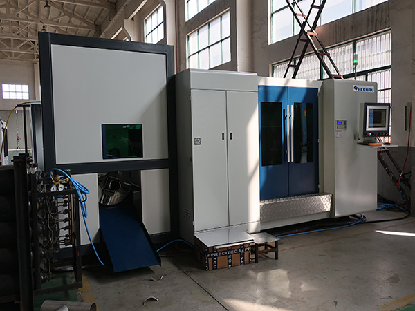 Raycus IPG Machine de découpe laser pour fibres de tubes et de plaques en métal avec dispositif rotatif